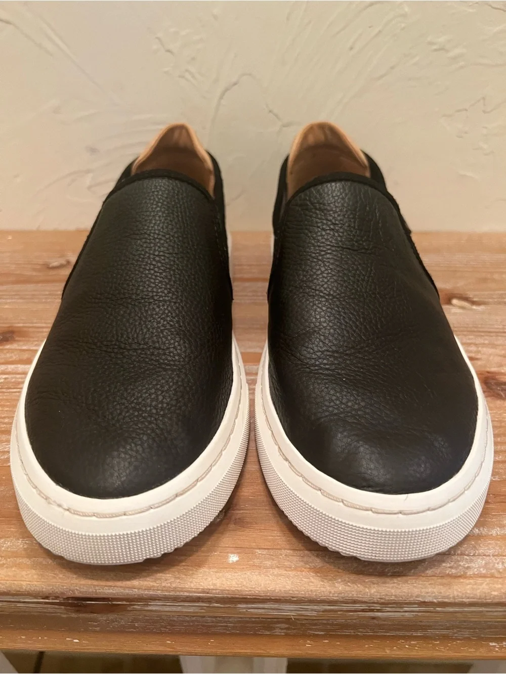 UGG Alameda Women’s Black Leather Slip-On Sneakers with White Sole Size 8 - Picture 2 of 8